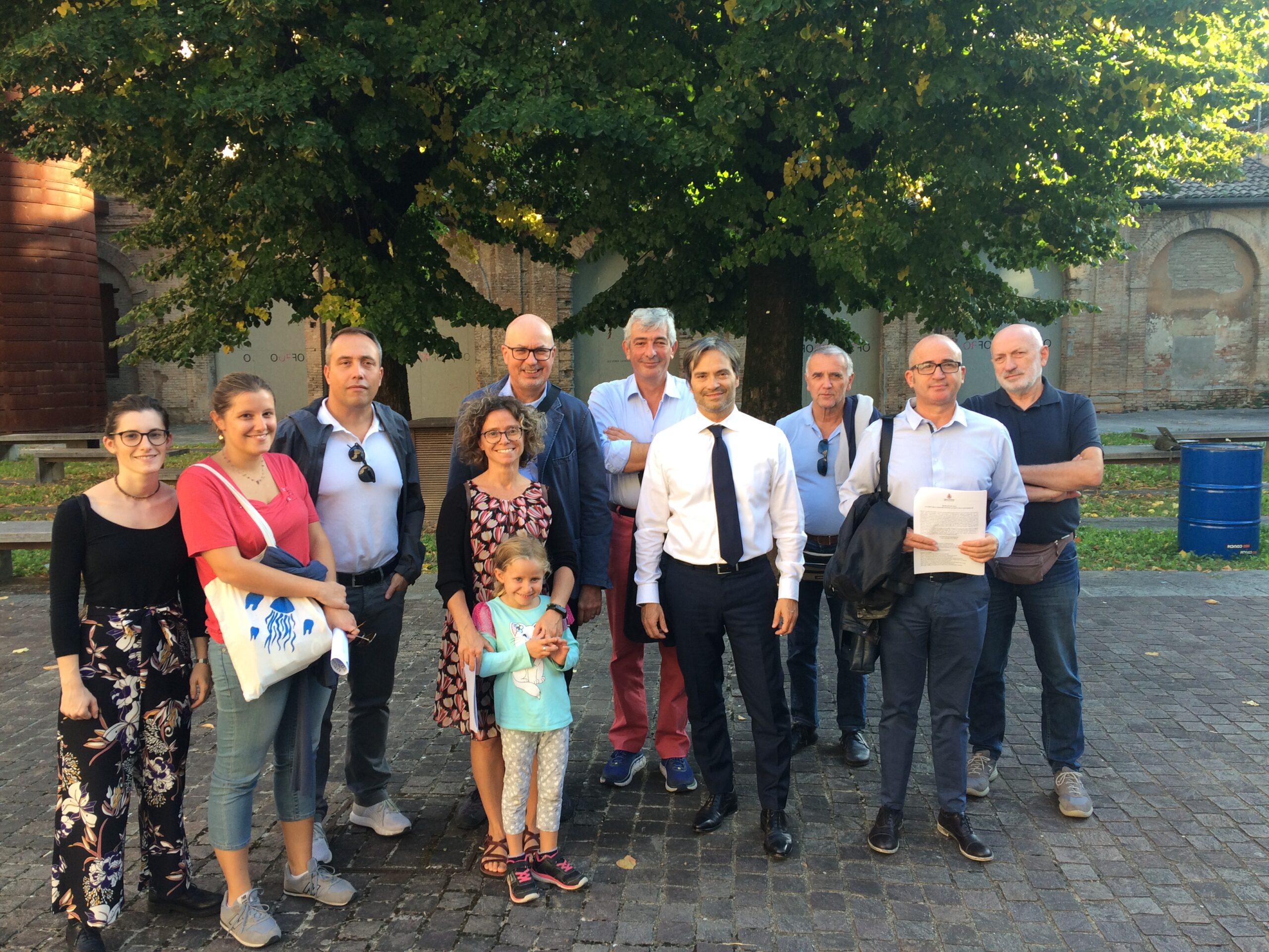 Foto di gruppo alla conferenza stampa di presentazione della Corte della Sostenibilità