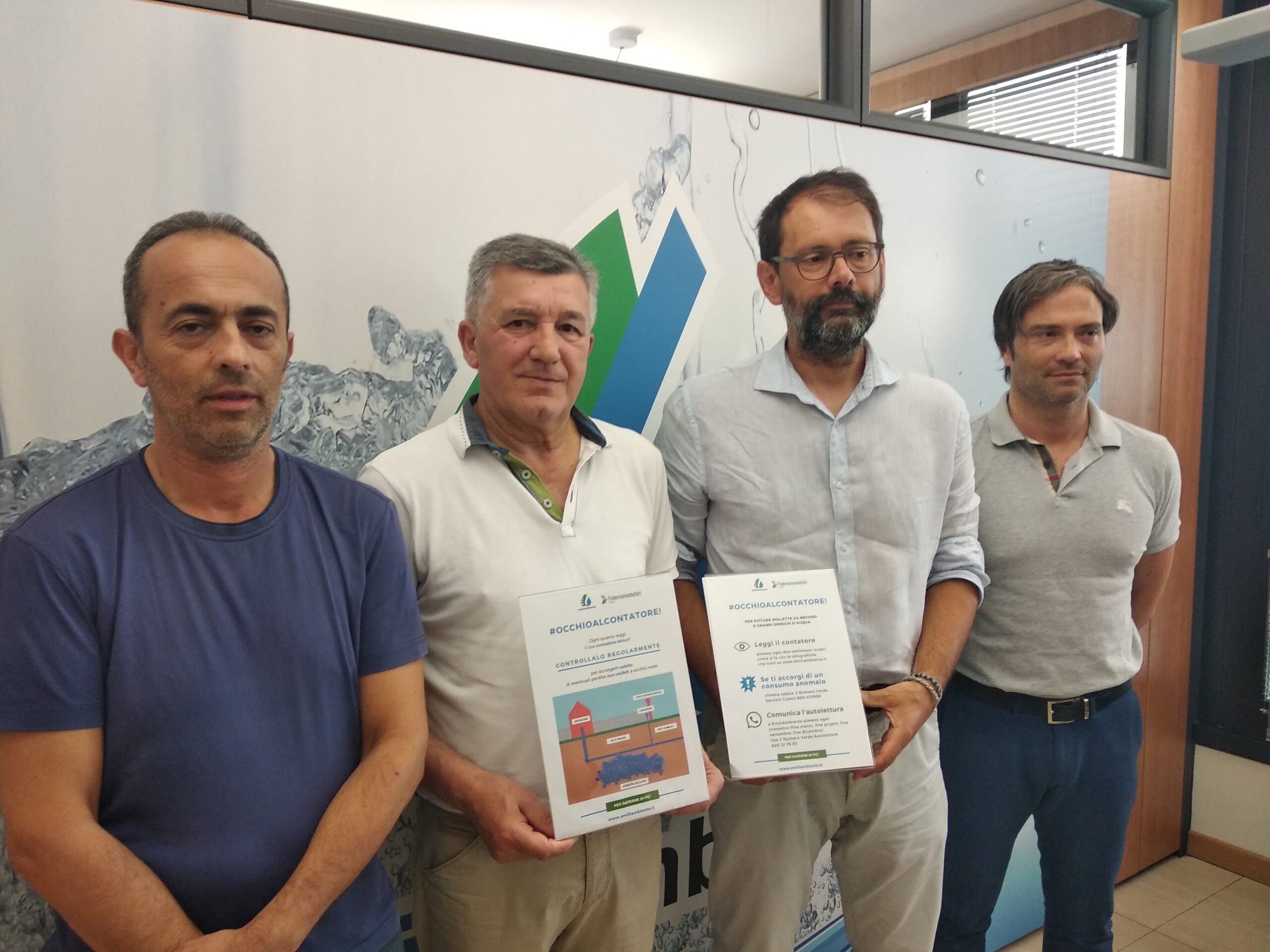 Da sinistra a destra: Daniele Zanichelli (Responsabile Area Commerciale EmiliAmbiente), Luciano Passera (Consigliere di Maggioranza del Comune di Salsomaggiore Terme), Fabrizio Ghidini (Presidente di Federconsumatori Parma) e Andrea Peschiuta (Direttore Generale di EmiliAmbiente)